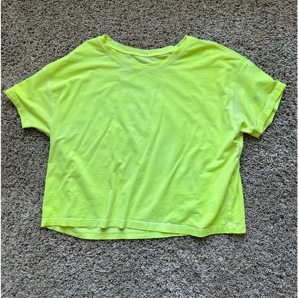 Lululemon Cropped T-Shirt // size 6 -highlight yellow